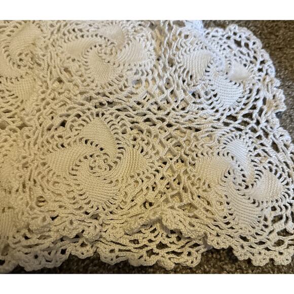 4 PCS 9" Square Crochet Doilies Off White Vintage Estate Pieces - Picture 2 of 4